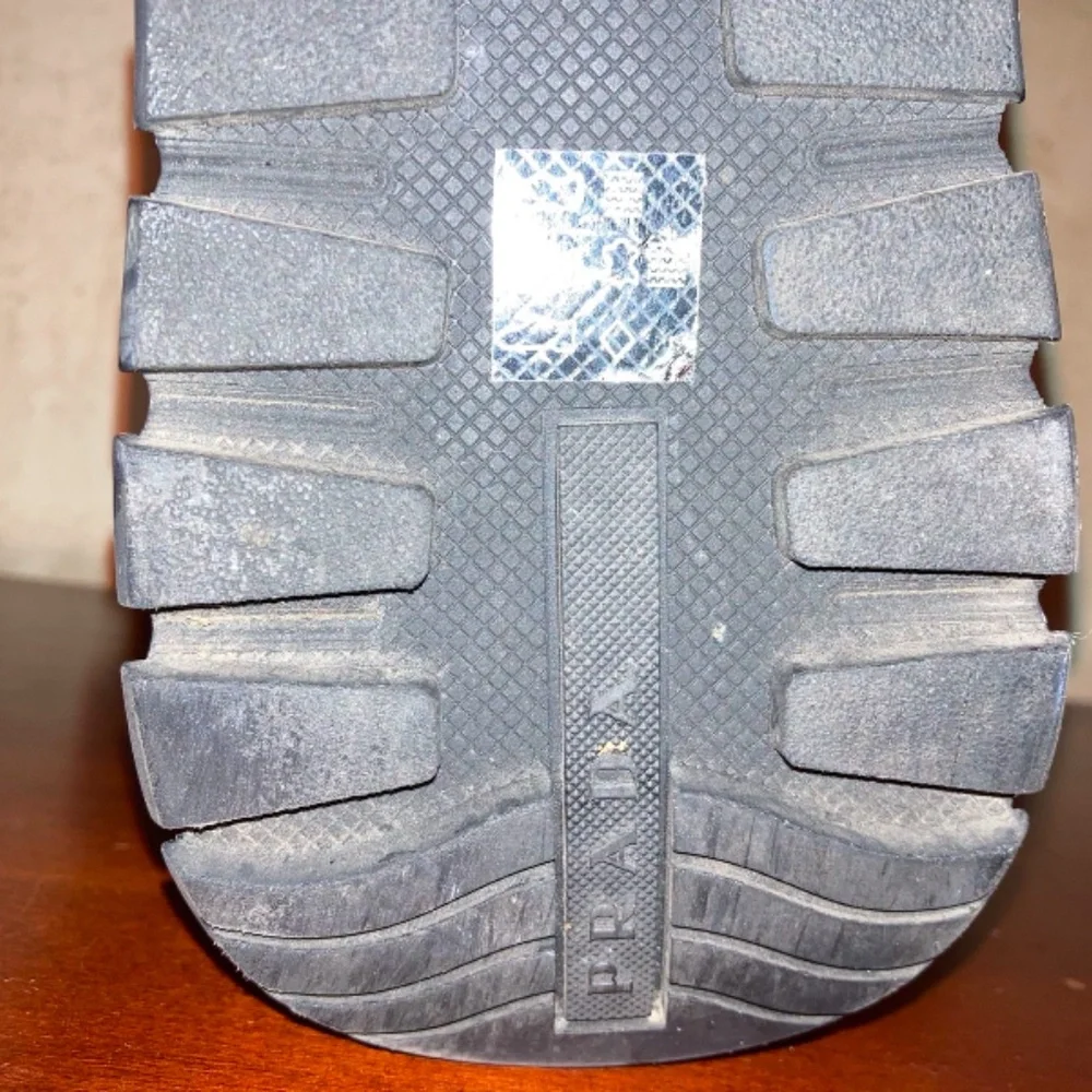 Mens Prada Shoes 9 1/2 - Picture 7 of 12